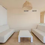 Апартаменти Sea & Sky Penthouse