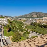 Апартаменти Sea & Sky Penthouse